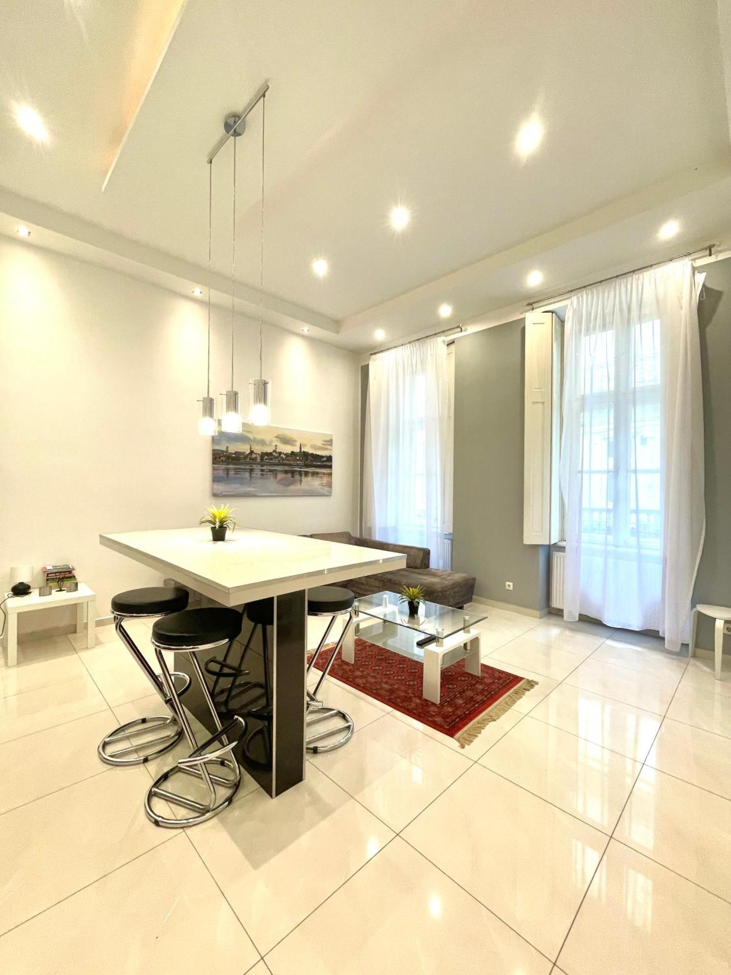 Amazing Swedish 3 Rooms Apartment In The City Center Budapest Kültér fotó