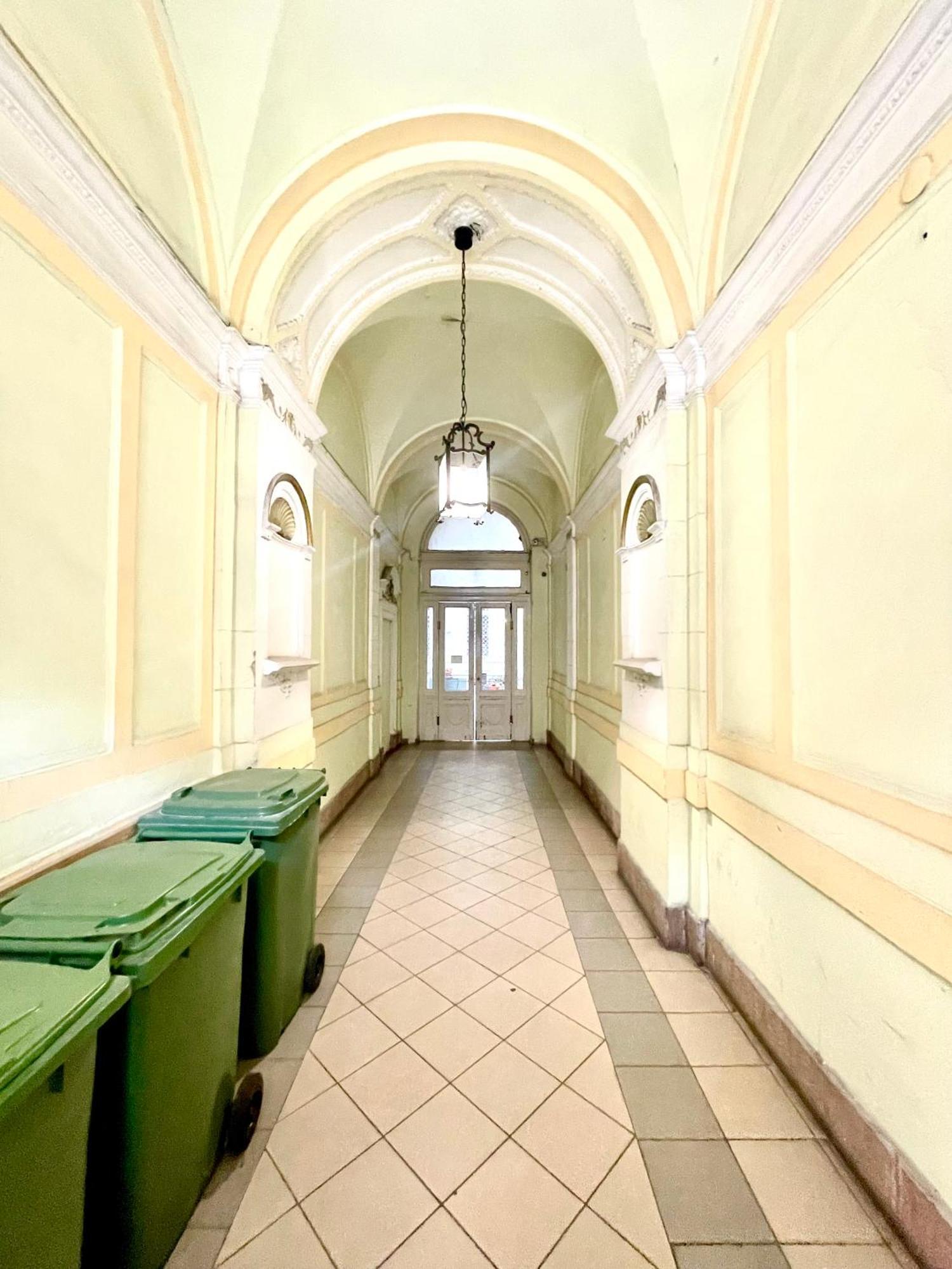 Amazing Swedish 3 Rooms Apartment In The City Center Budapest Kültér fotó