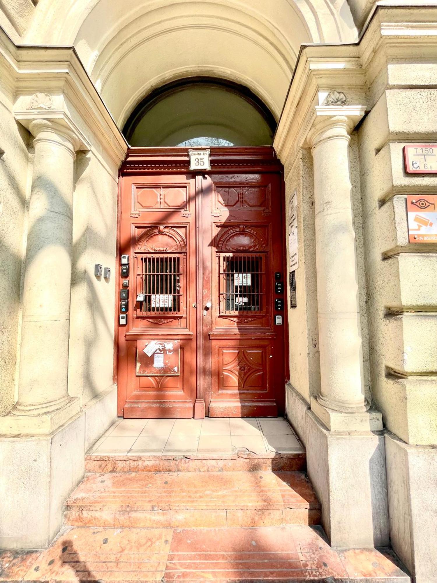 Amazing Swedish 3 Rooms Apartment In The City Center Budapest Kültér fotó