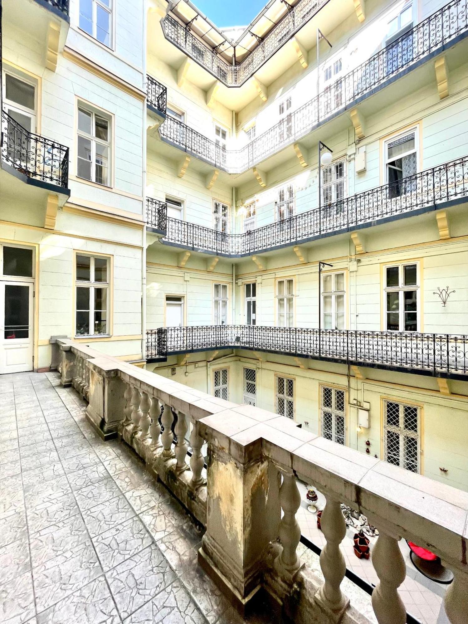 Amazing Swedish 3 Rooms Apartment In The City Center Budapest Kültér fotó