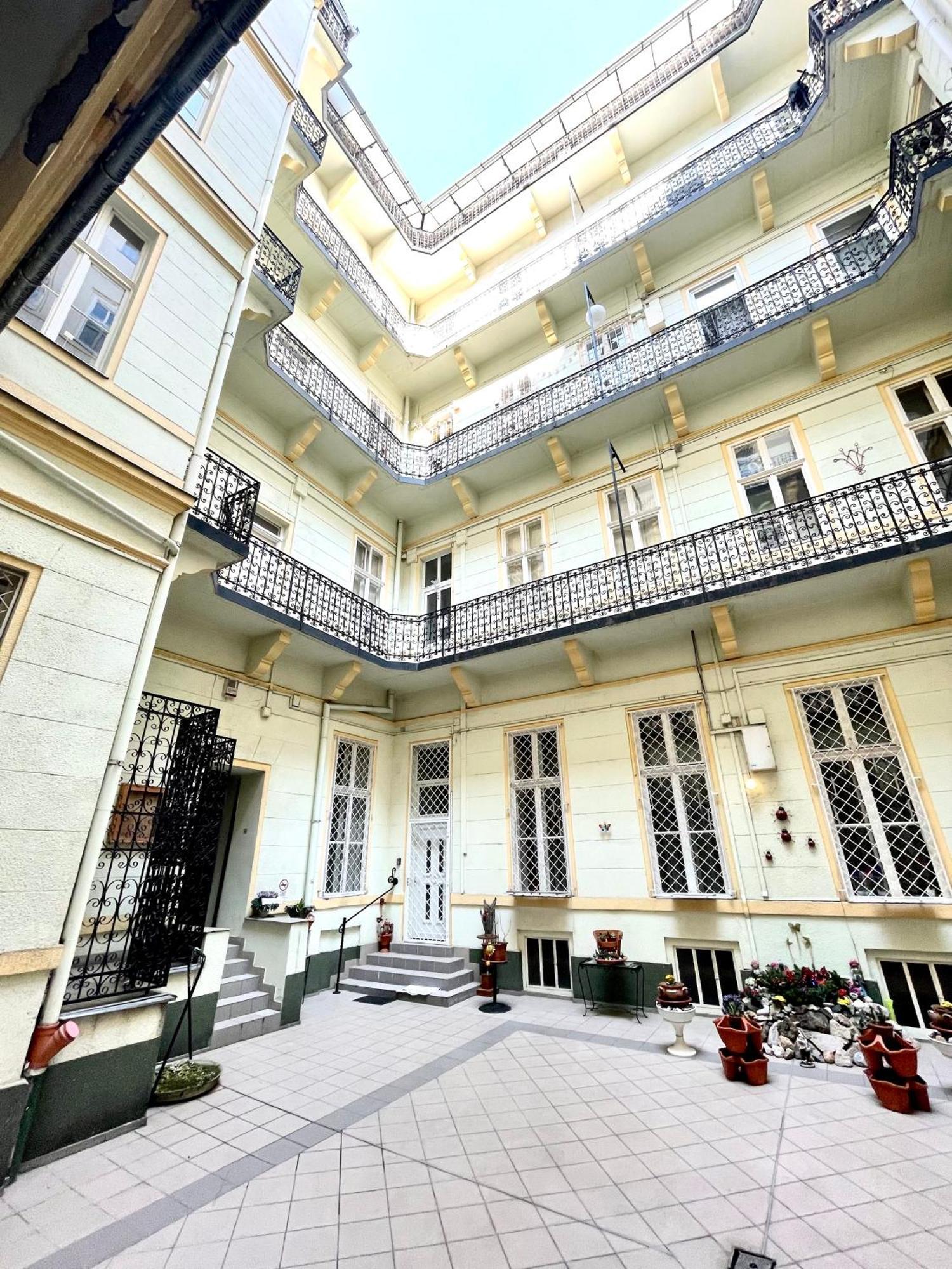 Amazing Swedish 3 Rooms Apartment In The City Center Budapest Kültér fotó