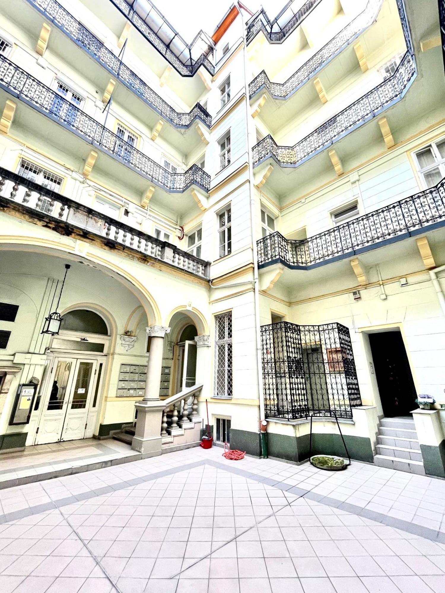 Amazing Swedish 3 Rooms Apartment In The City Center Budapest Kültér fotó